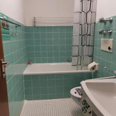 Schoene 2d-gebaeude Mit Mini-garten * Schönwalde