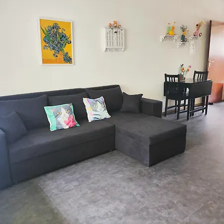 Schoene 2d-gebaeude Mit Mini-garten Schönwalde