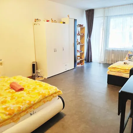 Schoene 2d-gebaeude Mit Mini-garten *